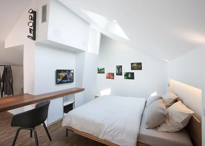 Snooz Bed and Breakfast