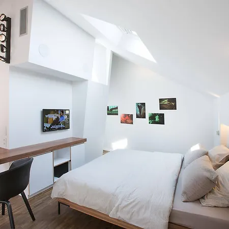 Snooz Bed & Breakfast